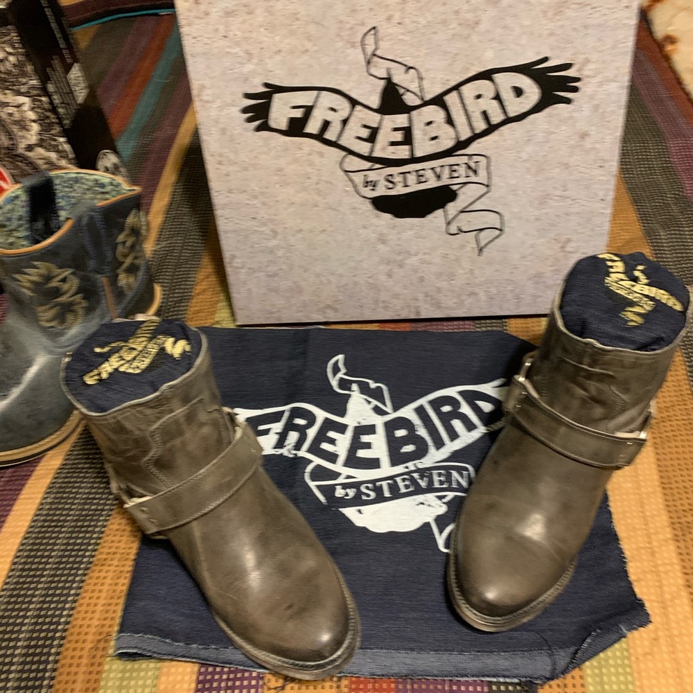Freebies by Steven booties